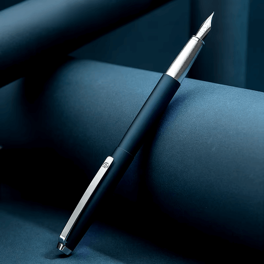 Granatowe pióro wieczne