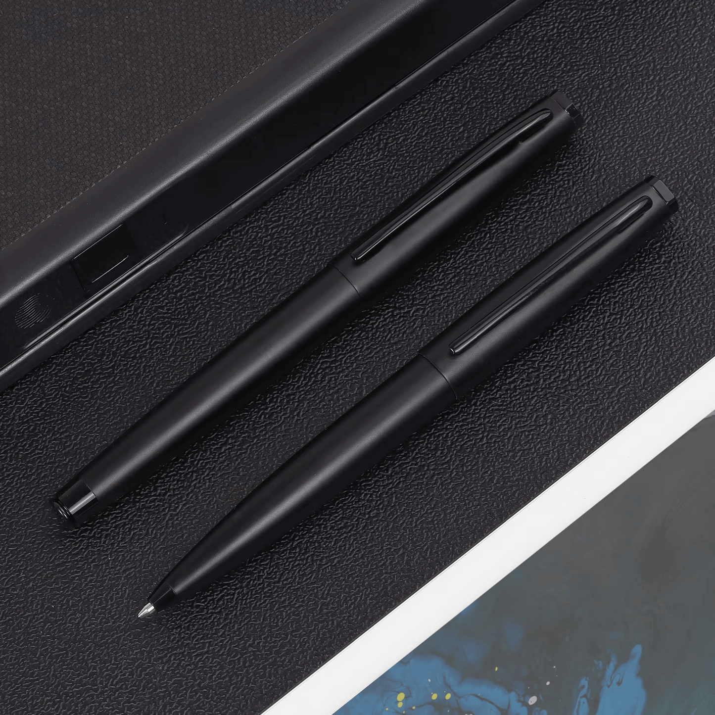 Blackline Set – a set of pens with a matte finish