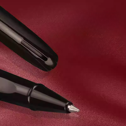 Forma Precision – precyzja w eleganckiej formie - długopis żelowy na bordowym tle