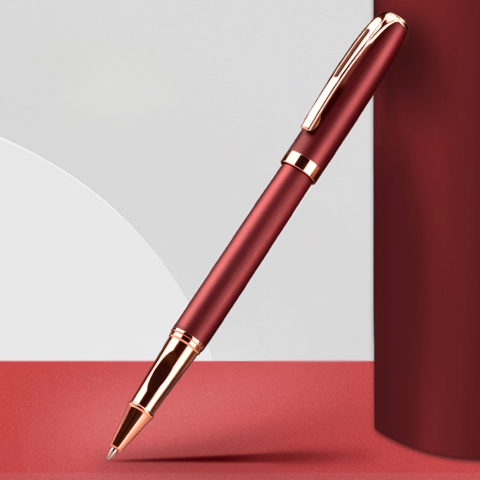Długopis żelowy Forma Precision – precyzja w eleganckiej formie - bordowy z różowym złotem na tle czerwonym.