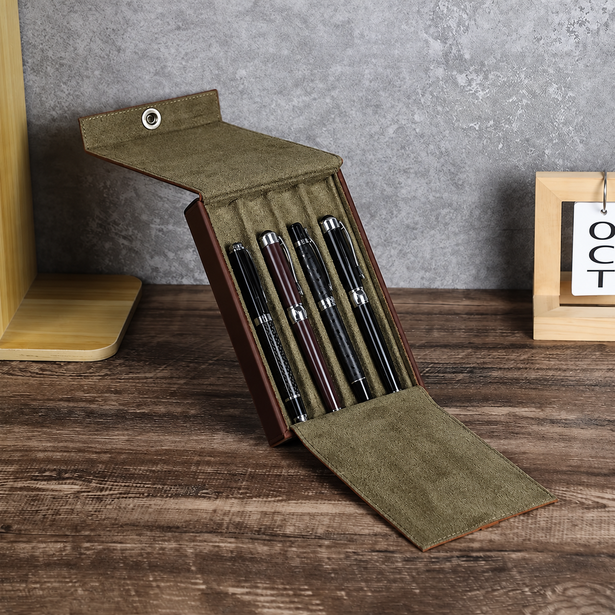 Skórzane etui na 4 pióra z klapką – vintage, zamknięcie magnetyczne