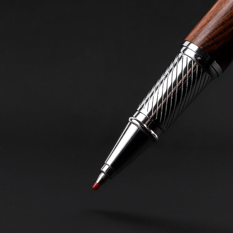 Linea Legno – długopis żelowy z duszą drewna, elegancki z drewnianym uchwytem i metalowym wykończeniem.