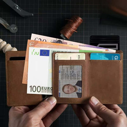 Retro Leather Wallet with RFID Protection - Magnetic Closure