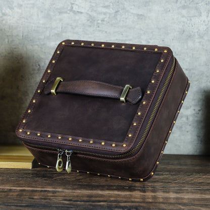 Skórzany futerał podróżny na biżuterię, zegarki i okulary – styl vintage w kolorze brązowym.